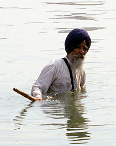 india - the golden temple - amritsar 2.jpg